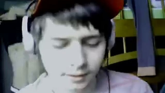 Парень говорит со своей девушкой по веб-камере .flv смотреть онлайн