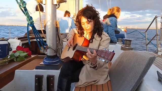 Песни в море на яхте на закате смотреть онлайн