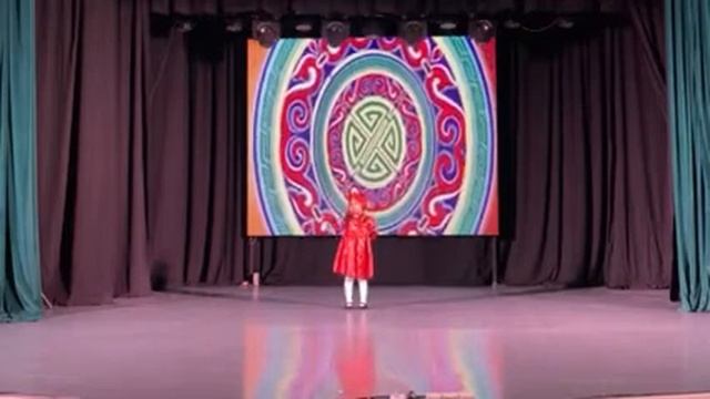 Бадмаева Лэгжима, бурятский танец смотреть онлайн