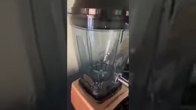 Блендер барный Hurakan HKN-HBH750 с краном смотреть онлайн