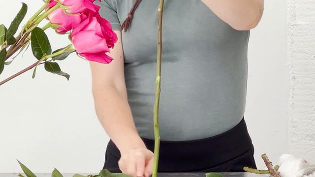 How to Remove Rose Thorns: Floral Design for Beginners смотреть онлайн