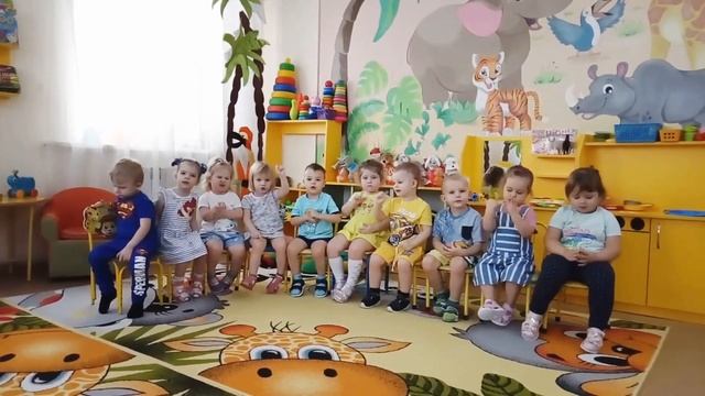Сиреневая (средняя группа). Повторяем выученные стихи смотреть онлайн