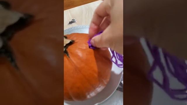 Светильник из тыквы. Хэллоуин где-то рядом. Играем вместе с детьми. Что делать с испорченной тыквой смотреть онлайн