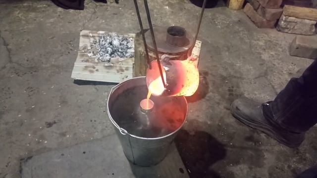 Что будет если вылить расплавленный алюминий в форму в воде смотреть онлайн