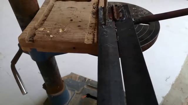 ДЕлаем листогиб при помощи дверных петель