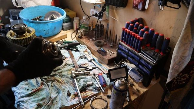 Ремонт редуктора поворота Юник 330. часть 1 Разбор и дефектовка. смотреть онлайн