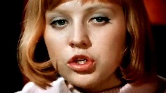 ...Часто простое кажется вздорным, чёрное - белым, белое - чёрным... смотреть онлайн