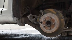 Тойота Авенсис. Замена тормозных колодок, задних (дисковых)