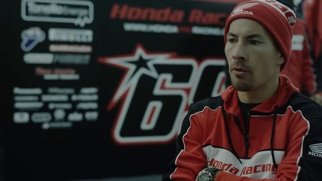Nicky Hayden talks after testing the WorldSBK Honda CBR1000RR Fireblade SP смотреть онлайн