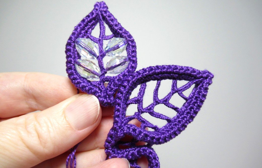 Как сделать вязаный крючком лист с продолговатыми бусинами смотреть онлайн