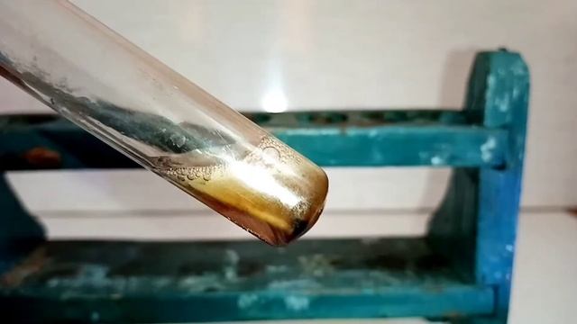 Реакция ЖЕЛЕЗА и КОНЦЕНТРИРОВАННОЙ СЕРНОЙ КИСЛОТЫ. Опыты по химии. смотреть онлайн