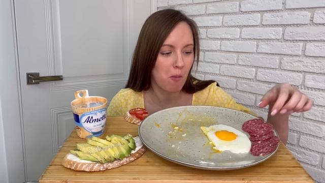 МУКБАНГ ЗАВТРАК ЯИЧНИЦА тост с авокадо и томатом ответы на вопросы MUKBANG BREAKFAST Потеряла вещи смотреть онлайн