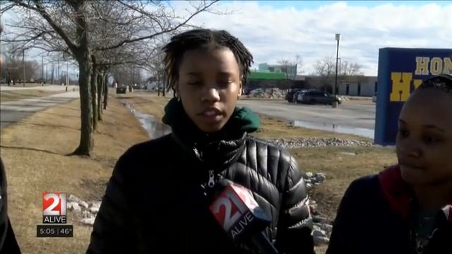 Parents react to viral photo of student in blackface смотреть онлайн