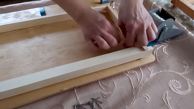 Натянуть проволоку на пчелиную рамку. Пчеловодство. смотреть онлайн