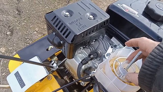 Сколько лить масло в воздушный фильтр мотоблока и для чего?