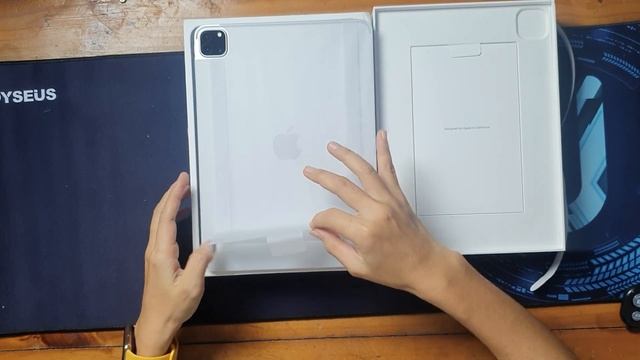 Unboxing iPad Pro M2 Chip (2022) 11 inch смотреть онлайн
