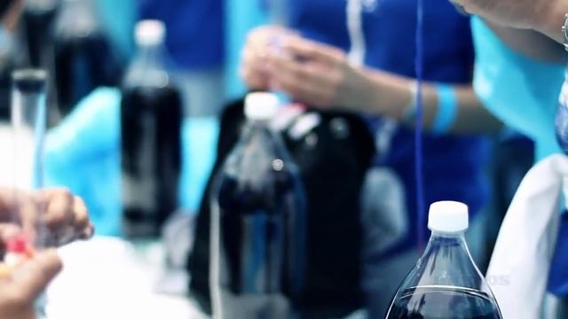 Рекорд Гиннеса=mentos + Coca Cola+2433 человека