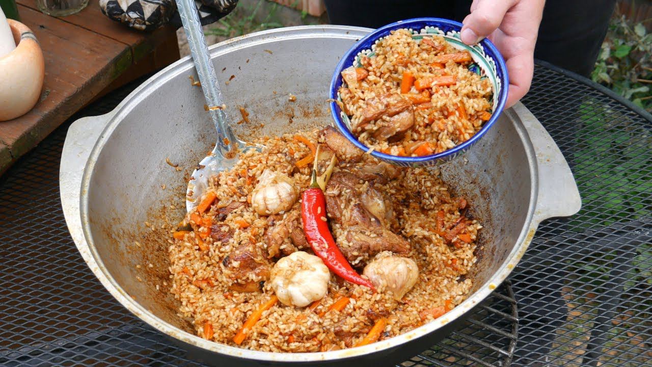 Как приготовить ПЛОВ В КАЗАНЕ НА КОСТРЕ. Без лишних слов. Самый простой способ. ENG SUB. смотреть онлайн