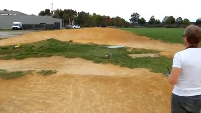 Летающие аккумуляторные болгарки Hilti... смотреть онлайн