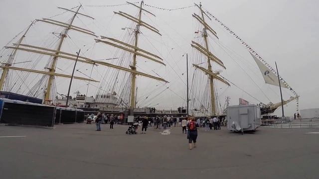 Парусник "Крузенштерн" покидает Sail 2015 Бремерхафен KRUSENSTERN смотреть онлайн