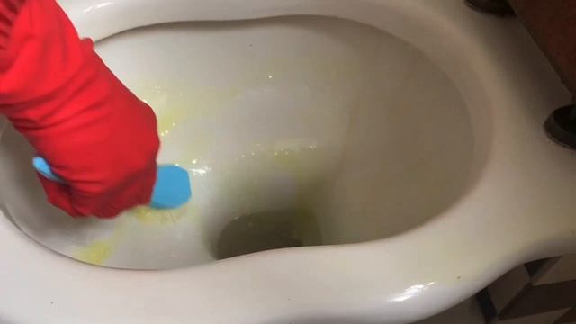 Сверхмощный способ! Как легко очистить унитаз от желтизны, ржавчины, мочевого камня за 10 минут! смотреть онлайн