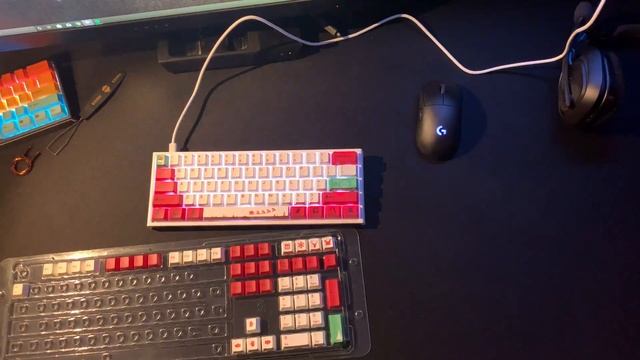 Ducky One 2 Mini Pure White With Christmas Dye-Sub PBT Keycap Set Varmilo Unboxing & Installation смотреть онлайн