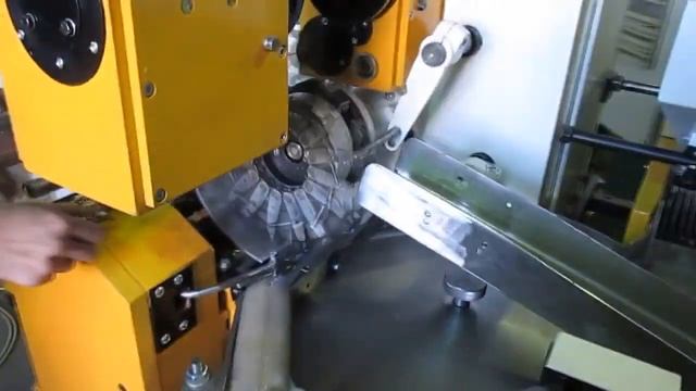 Завёрточная машина автомат Nagema EL9. смотреть онлайн