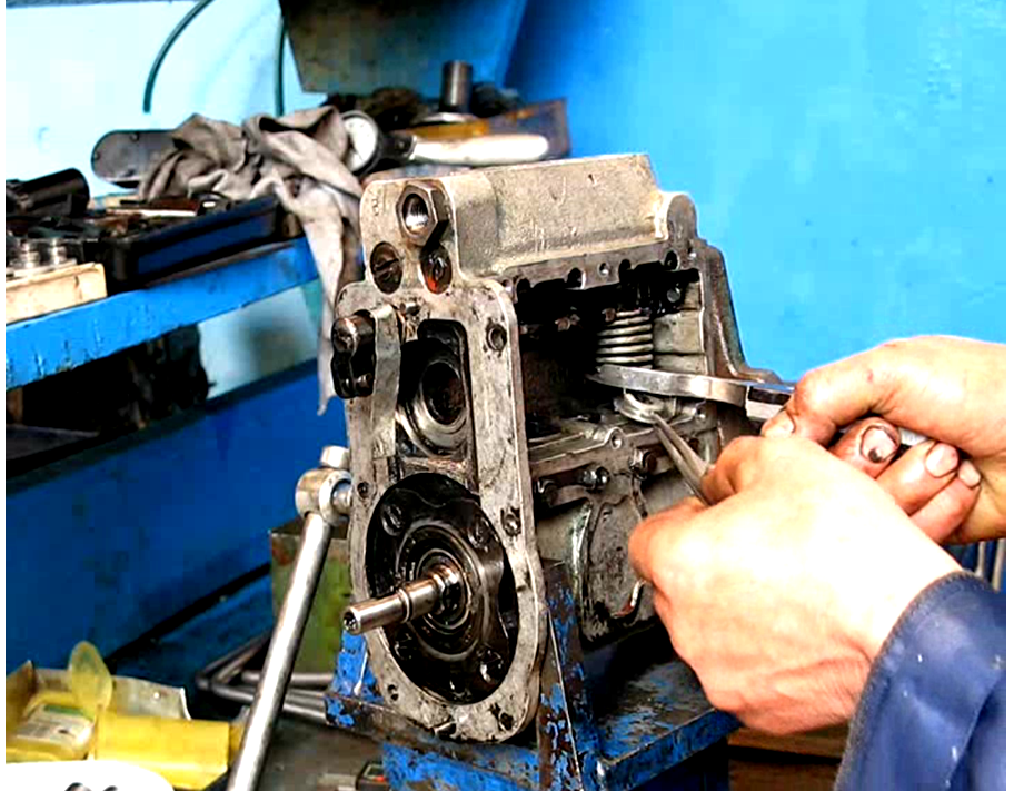 ТНВД УТН-5. Полная сборка. Регулирование регулятора. Часть1. смотреть онлайн