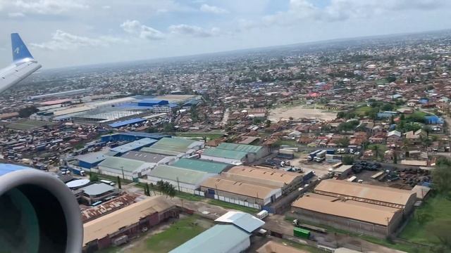Air Tanzania Airbus A220 landing in Dar es Salaam смотреть онлайн