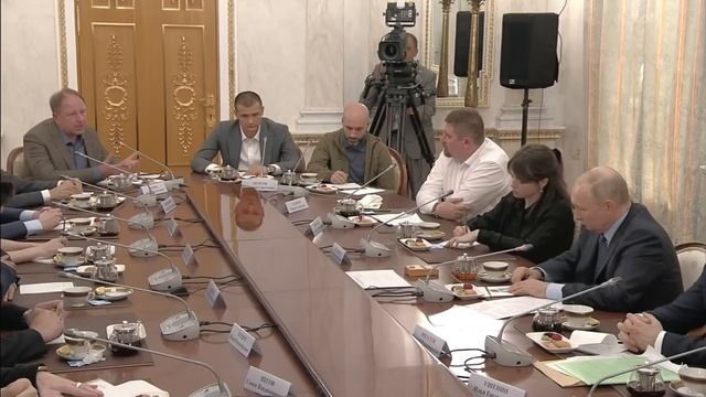 Владимир Путин призвал привести статус ЧВК в соответствие с законом. смотреть онлайн