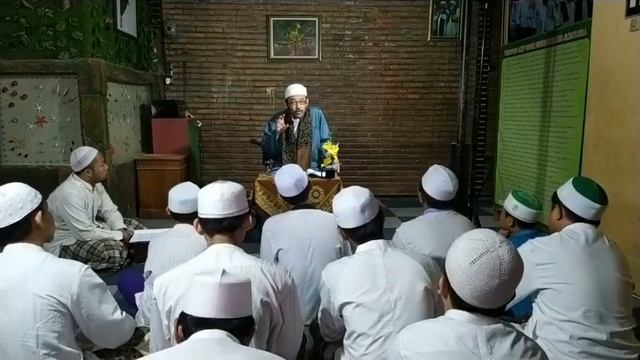 (KH. Luthfi Bashori) смотреть онлайн