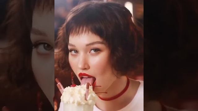 С карандашами от Vivienne Sabo для губ Le Grand Volume... смотреть онлайн