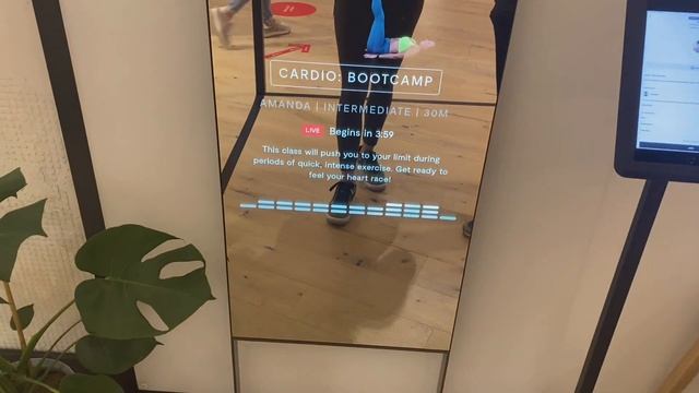 I tried LuLuLemon's MIRROR WORKOUT and the technology was AMAZING! смотреть онлайн