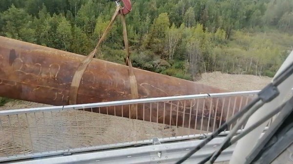 автокран 25т челябинец поднятие трубы 8 тонн с моста