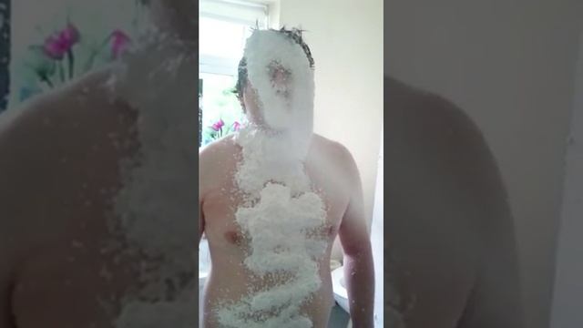 Getting Sprayed with foam смотреть онлайн