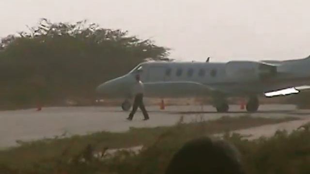 Air ambulance mistakes Palo Marga dragstrip for Queen Beatrix airport Aruba 1 смотреть онлайн