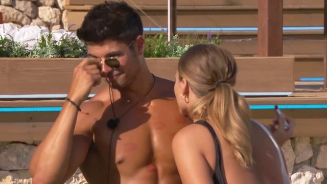 Casa Amore challenge turns steamy as couples race to make out | Love Island UK 2019 смотреть онлайн