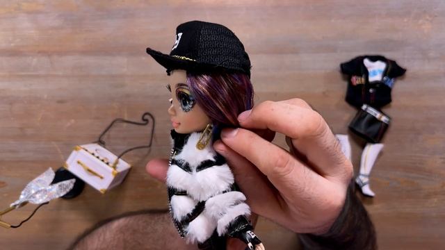 Rainbow High Rockstars: Lyric Lucas Doll Review! смотреть онлайн