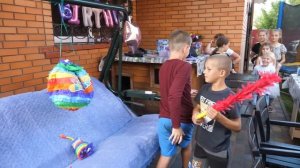 VLOG Пришли гости. Разбиваем пиньяту