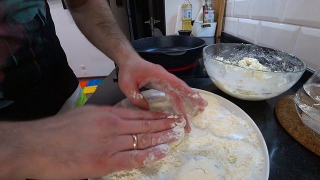 ГОТОВИМ СЫРНИКИ НА РАЗ ДВА 5 МИНУТ И ВСЕ ГОТОВО на сковородке Великие Реки смотреть онлайн