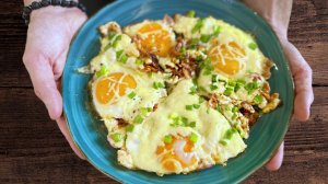 Фирменная яичница! Она такая вкусная, что готовлю её почти каждый день!