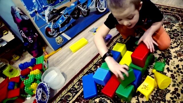 Кубики. Строим башню или дом смотреть онлайн