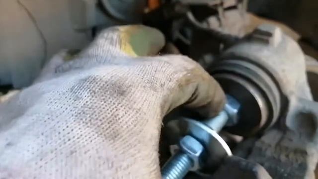 ЗАМЕНА ПЕРЕДНИХ ТОРМОЗНЫХ КОЛОДОК НА РЕНО МЕГАН