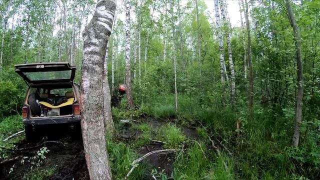 Непреодолимый маршрут / Машины бросили в лесу смотреть онлайн