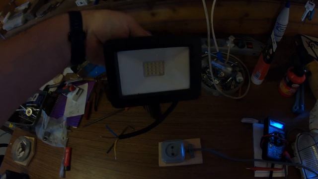 Бюджетное освещение для участка | экономный прожектор #ДомОгород смотреть онлайн