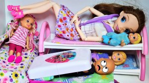 НОЧУЕМ В ОБЩЕЖИТИИ? ДЕНЬ ПЕРВЫЙ? Катя и Макс веселая семейка! Смешные куклы Барби и ЛОЛ Даринелка