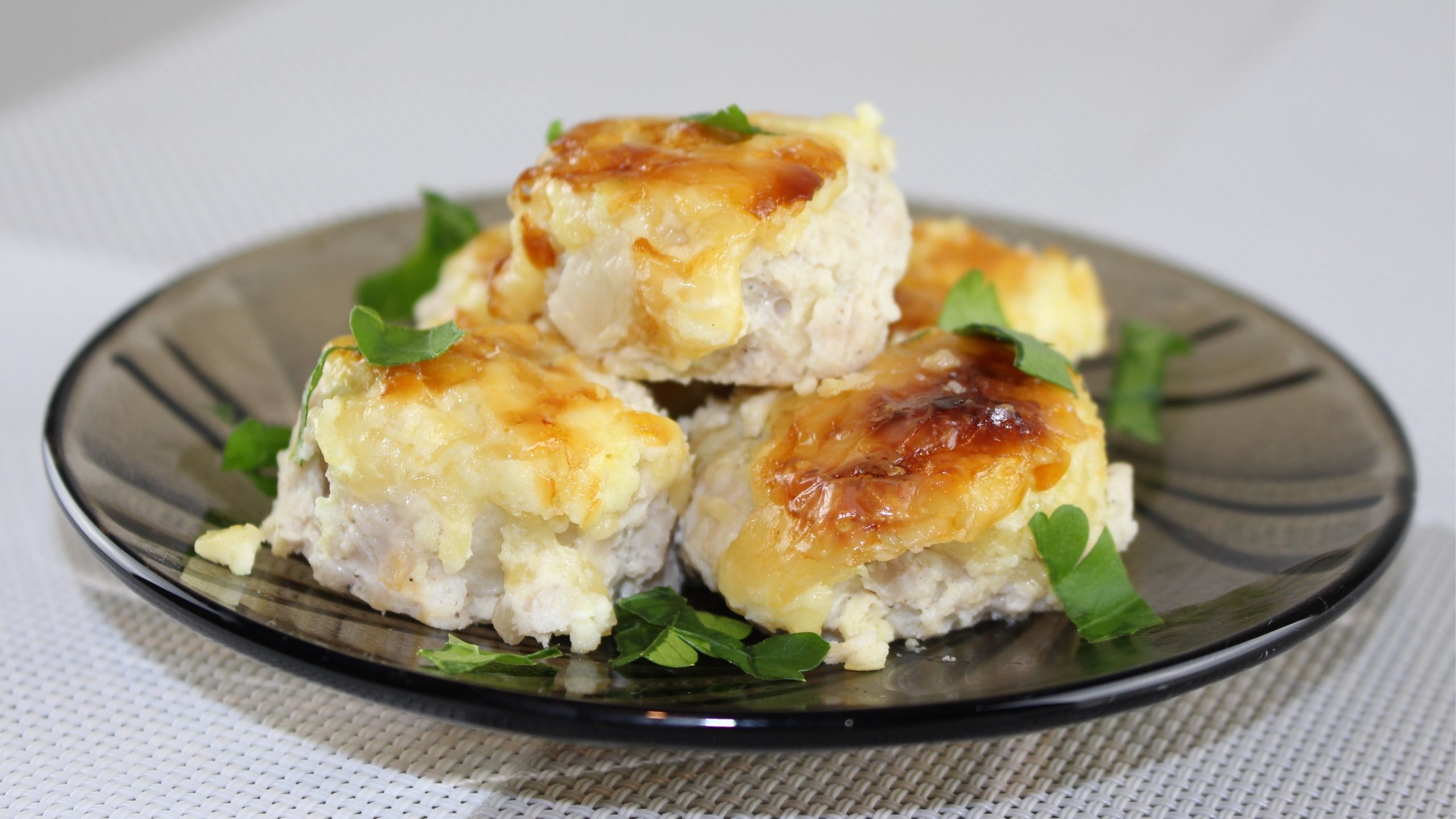 ВКУСНЫЙ И ПРОСТОЙ УЖИН ДЛЯ ВСЕЙ СЕМЬИ ☆ НЕЖНЫЕ КУРИНЫЕ ШАРИКИ В СЫРНО-СЛИВОЧНОМ СОУСЕ смотреть онлайн