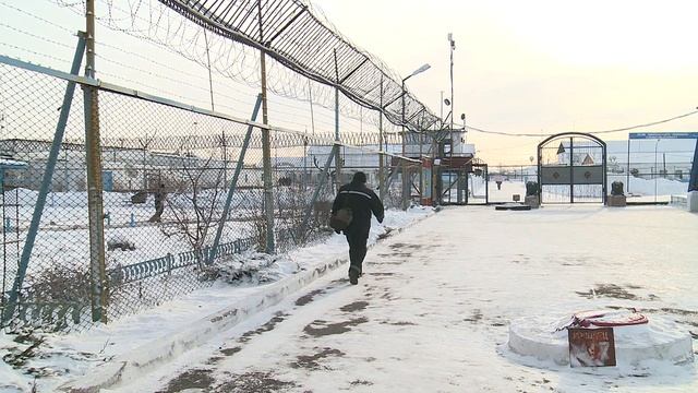 Слышь, братан, а где поднять бабла? - В учреждении 159/5 АК. смотреть онлайн