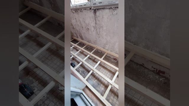 Остекление теплое Rehau в Москве м. Медведково. Отделка лоджии - балкона пластиковыми панелями. смотреть онлайн