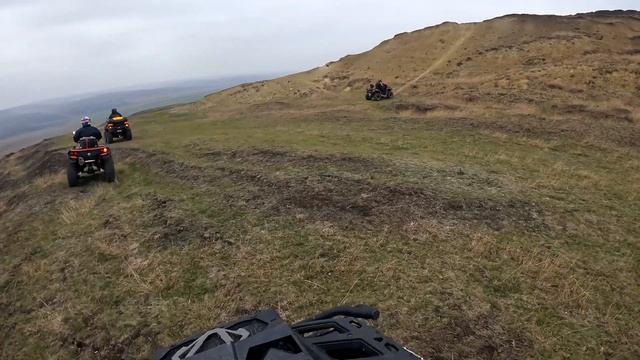 Покатушки на квадроциклах BRP наткнулись на мотоциклистов смотреть онлайн